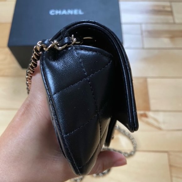 Authentic black lambskin gold hardware Chanel flap with chain - Picture 8 of 8